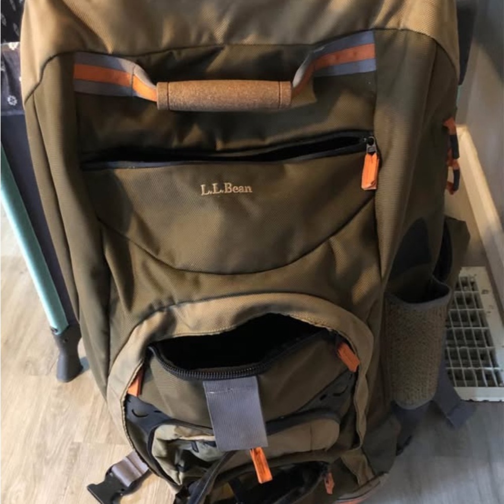 L.L. Bean Men's Khaki and Orange duffel bag / suitcase